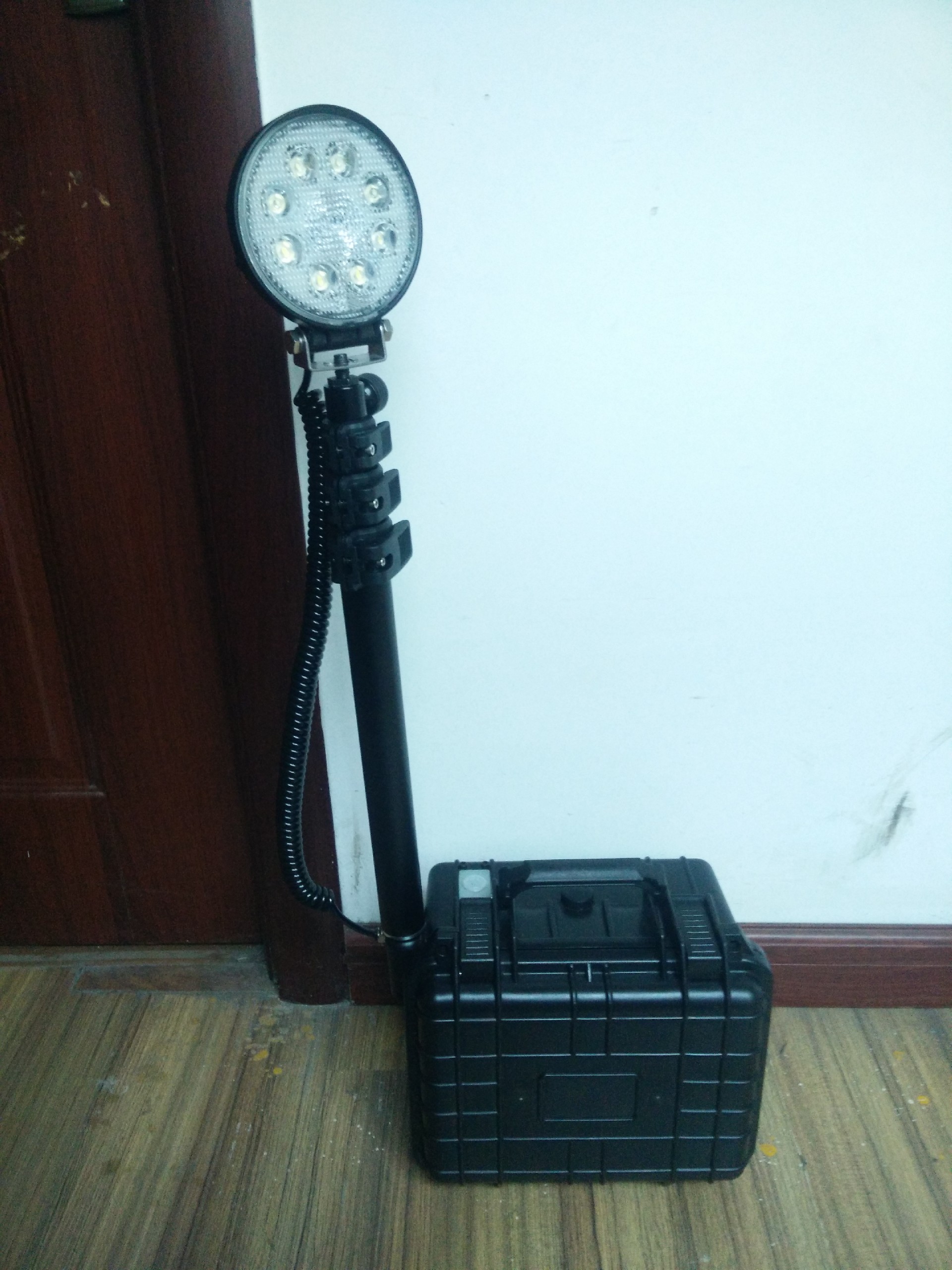 DOT135便攜式照明工作燈 一、適用范圍：